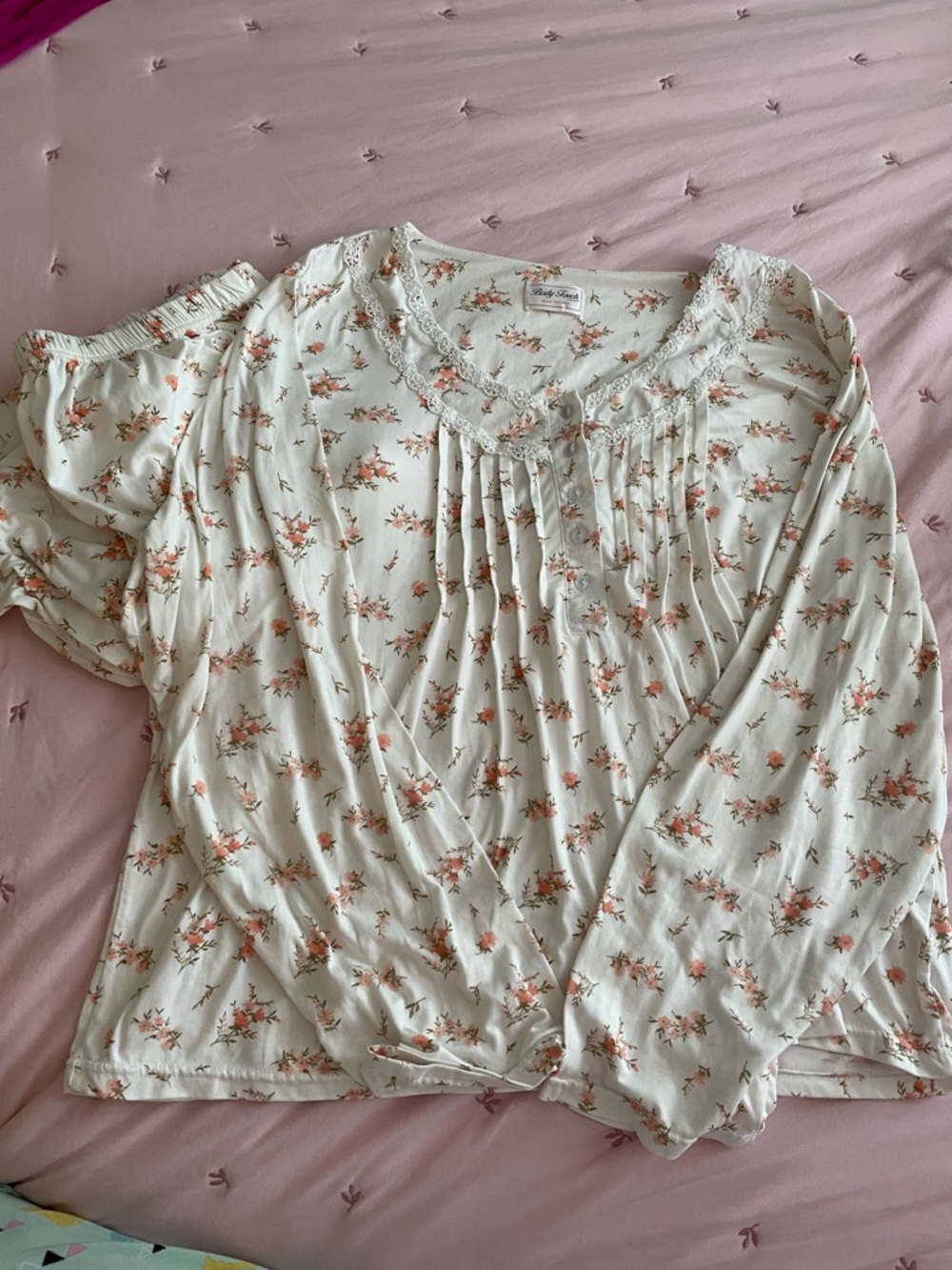 Women’s Floral Lace-Trim Long Sleeve Pajamas Set